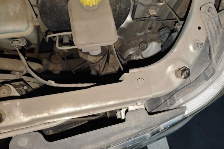 Used Wuling Zhiguang 2015 1.2L S Standard Model LSI Engine Bay Left