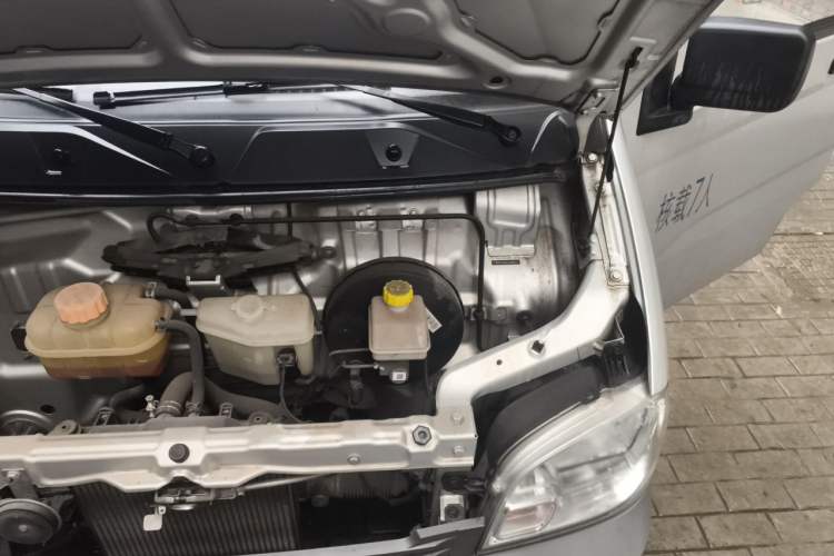 Used Wuling Zhiguang 2015 1.2L S Practical Model LSI Engine Bay Left