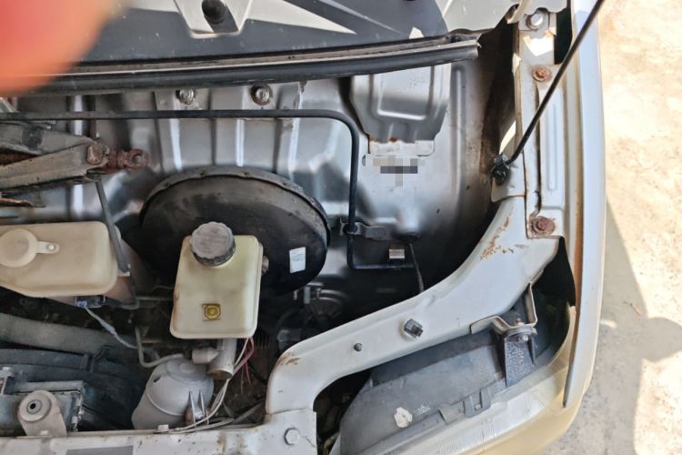 Used Wuling Zhiguang 2015 1.2L Practical LS-I Model Engine Bay Left