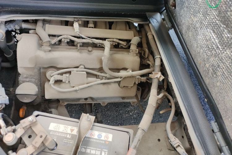 Used Wuling Zhiguang 2015 1.2L Practical LS-I Model Engine Bay Left