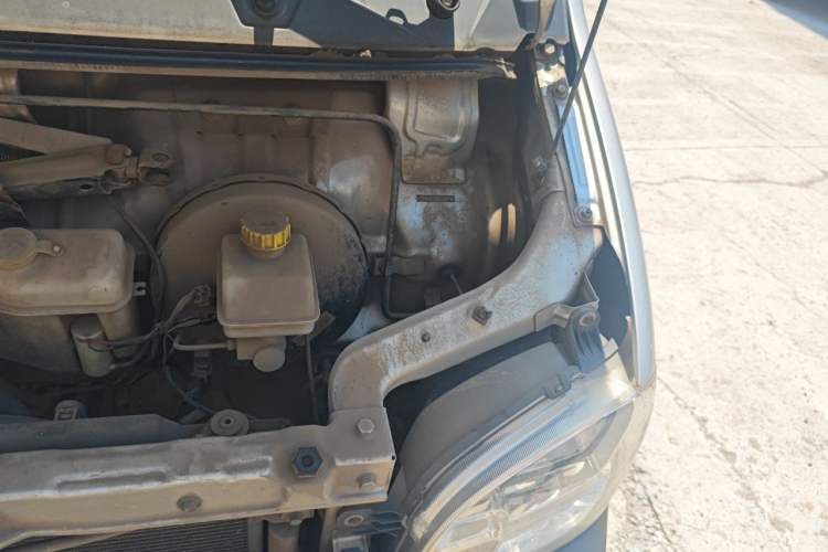 Used Wuling Zhiguang 2015 1.2L Practical LS-I Model Engine Bay Left