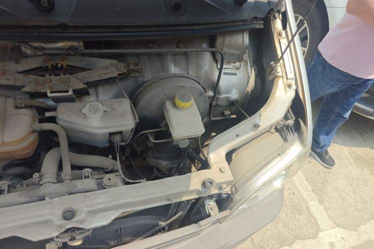 Used Wuling Zhiguang 2015 1.2L Practical LS-I Model Engine Bay Left