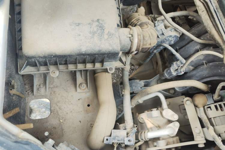 Used Wuling Zhiguang 2015 1.2L Practical LS-I Model Engine Bay Left