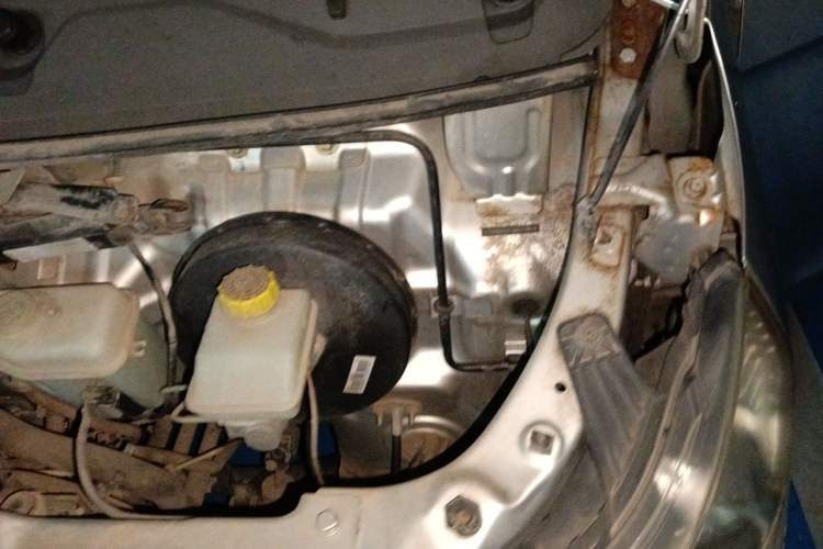 Used Wuling Zhiguang 2015 1.2L S Standard Model LSI Engine Bay Left