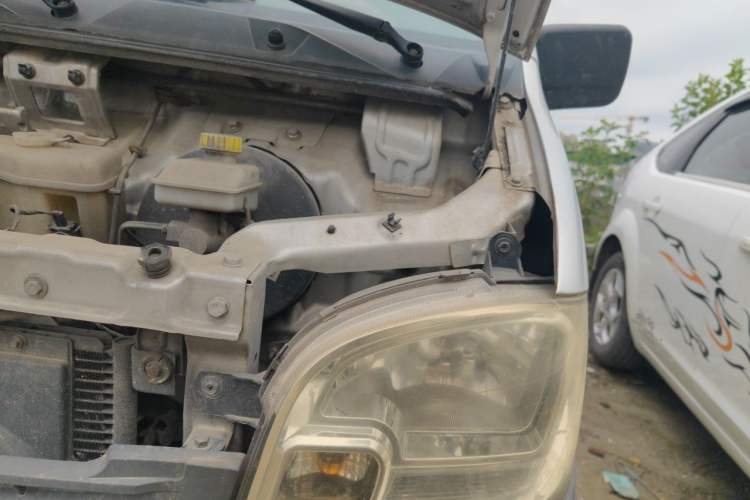 Used Wuling Zhiguang 2015 1.2L Practical LS-I Model Engine Bay Left