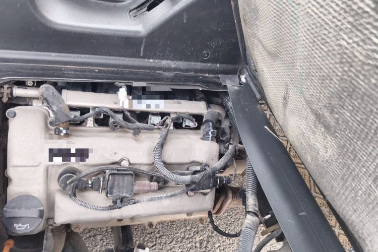Used Wuling Zhiguang 2015 1.2L Practical LS-I Model Engine Bay Left