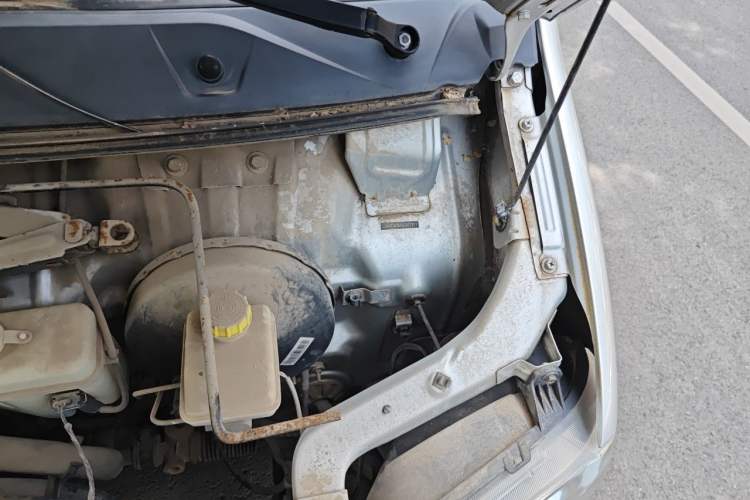 Used Wuling Zhiguang 2015 1.2L Practical LS-I Model Engine Bay Left