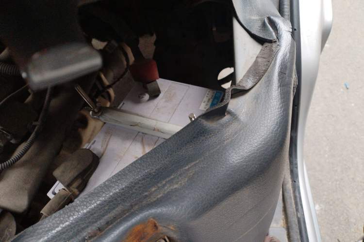 Used Wuling Zhiguang 2015 1.2L Practical LS-I Model Engine Bay Left