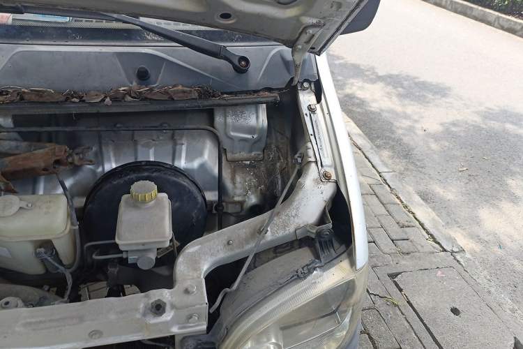 Used Wuling Zhiguang 2015 1.2L Practical LS-I Model Engine Bay Left