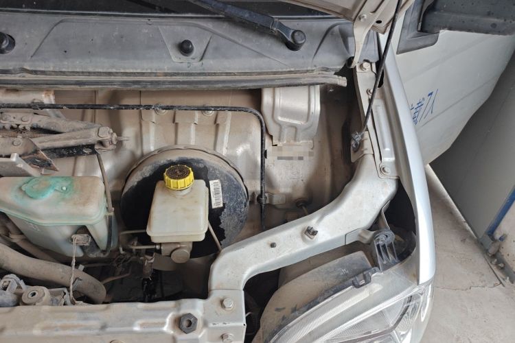 Used Wuling Zhiguang 2015 1.2L S Practical Model LSI Engine Bay Left