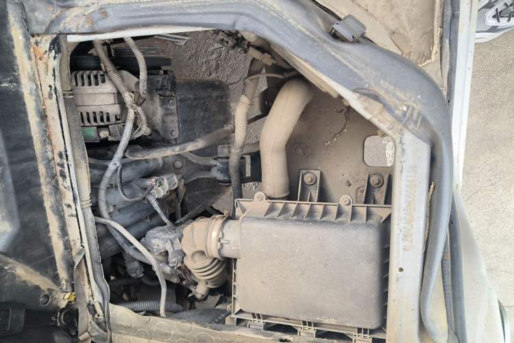 Used Wuling Zhiguang 2015 1.2L Practical LS-I Model Engine Bay Left