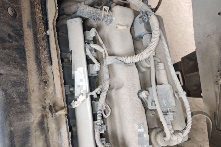 Used Wuling Zhiguang 2015 1.2L Standard Model LSI Engine Bay Left
