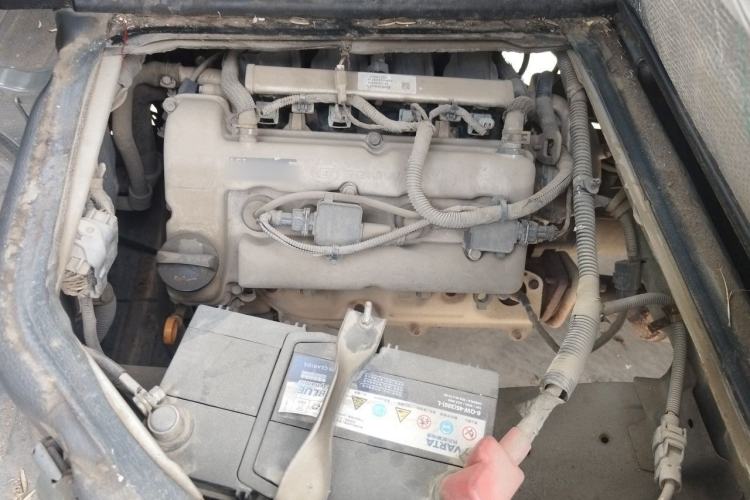 Used Wuling Zhiguang 2015 1.2L Practical LS-I Model Engine Bay Left