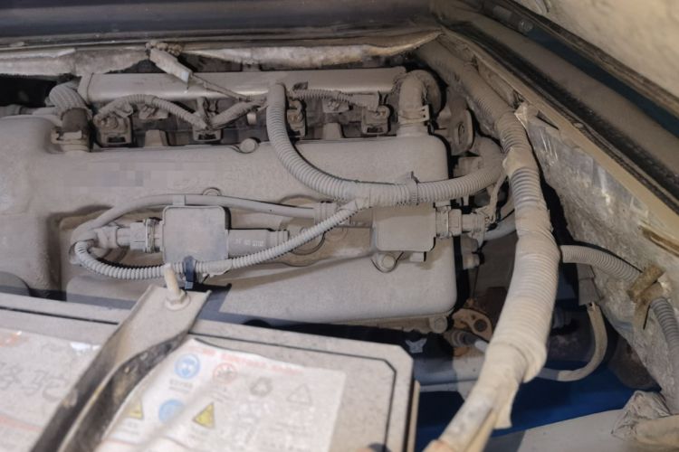 Used Wuling Zhiguang 2015 1.2L Practical LS-I Model Engine Bay Left