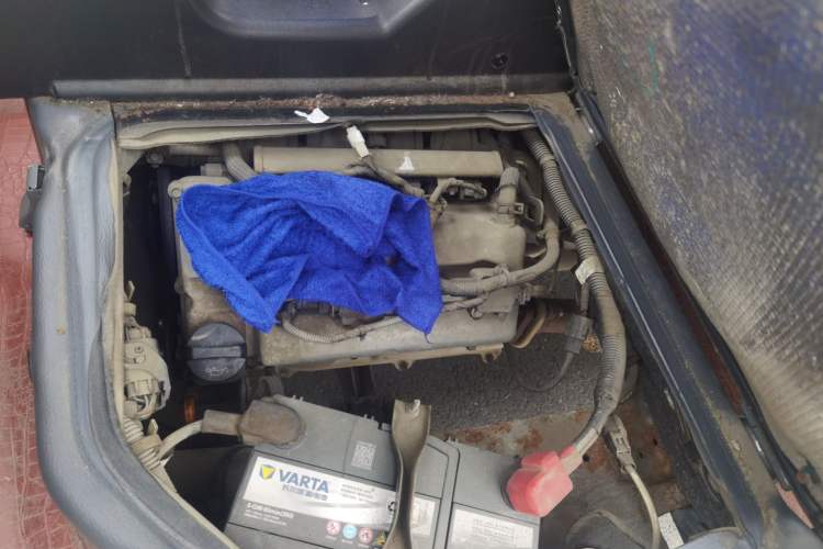 Used Wuling Zhiguang 2015 1.2L Practical LS-I Model Engine Bay Left