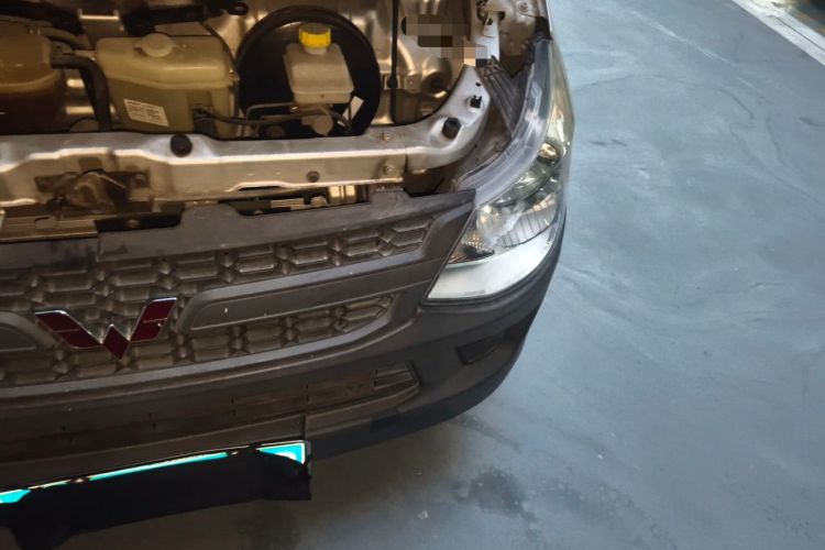 Used Wuling Zhiguang 2015 1.2L S Practical Model LSI Engine Bay Left