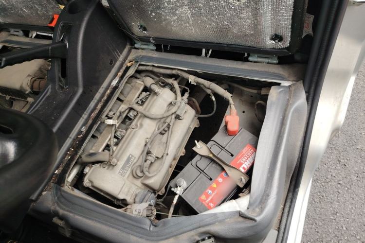 Used Wuling Zhiguang 2015 1.2L Practical LS-I Model Engine Bay Left