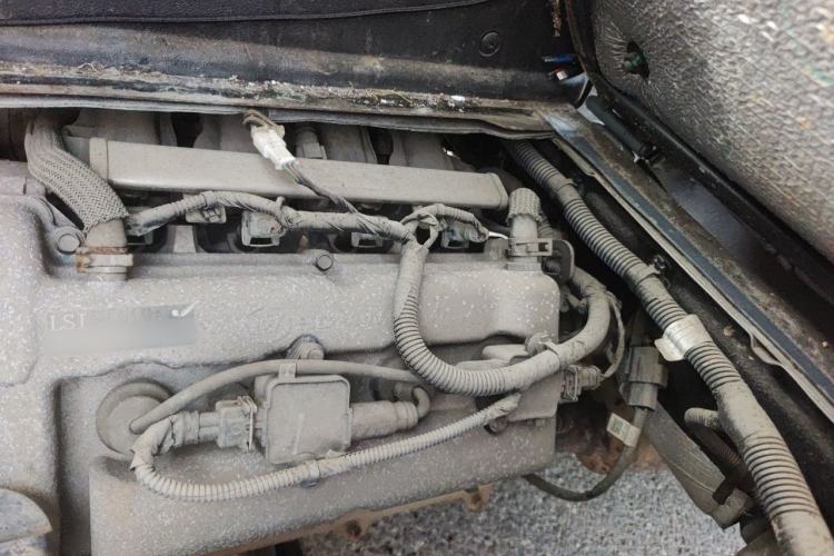 Used Wuling Zhiguang 2015 1.2L Practical LS-I Model Engine Bay Left