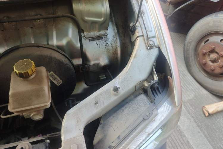 Used Wuling Zhiguang 2015 1.2L S Practical Model LSI Engine Bay Left