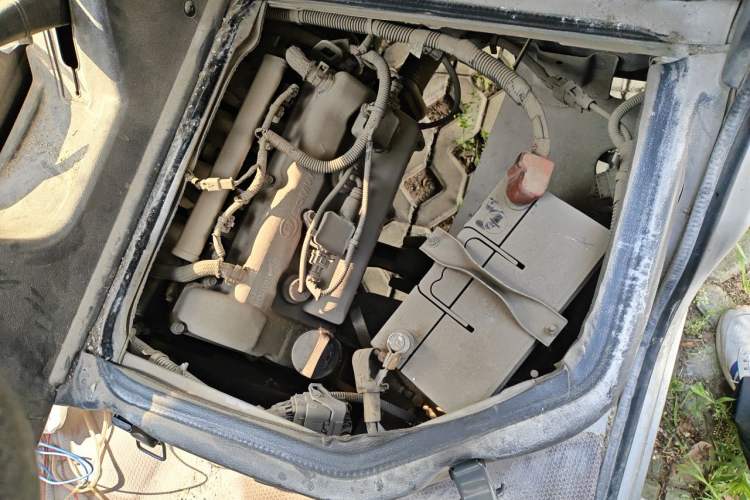 Used Wuling Zhiguang 2015 1.2L Practical LS-I Model Engine Bay Left
