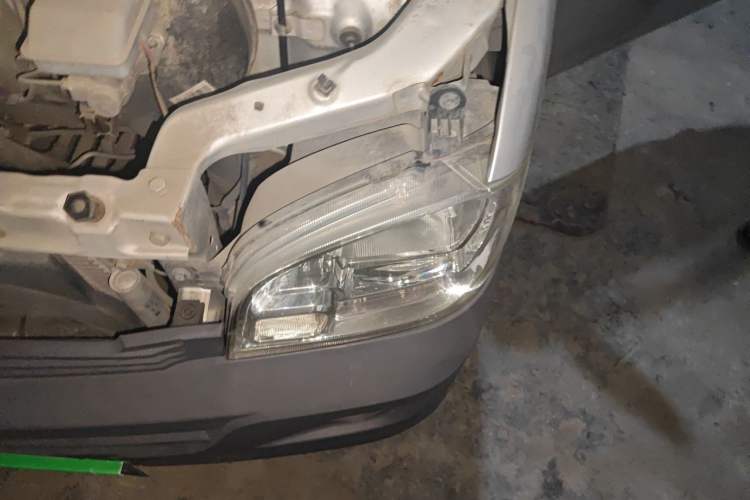 Used Wuling Zhiguang 2015 1.2L Practical LS-I Model Engine Bay Left