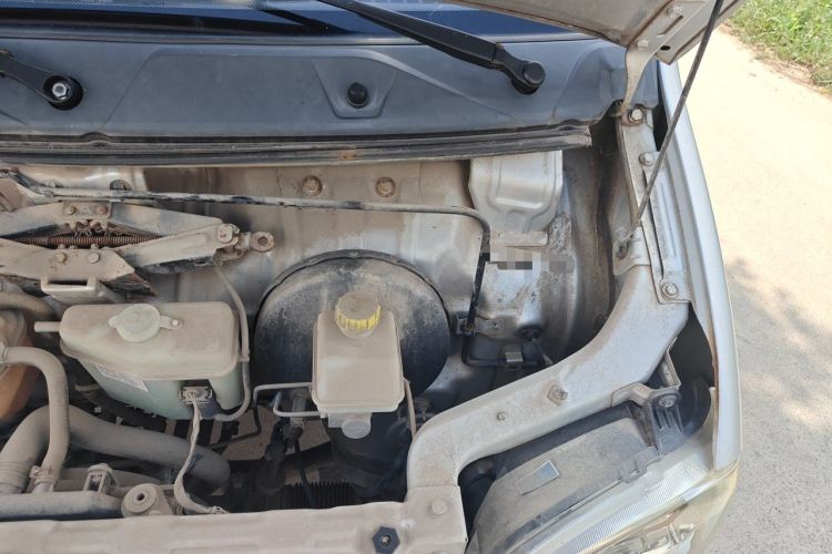 Used Wuling Zhiguang 2015 1.2L Practical LS-I Model Engine Bay Left