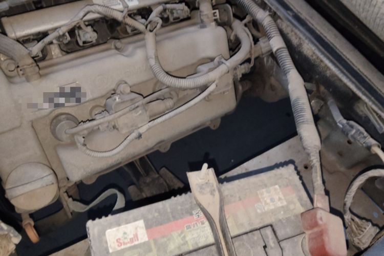 Used Wuling Zhiguang 2015 1.2L Practical LS-I Model Engine Bay Left