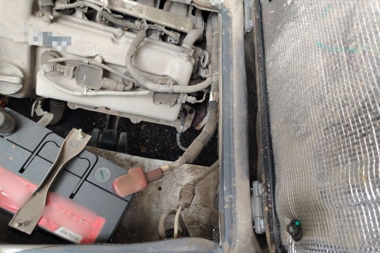 Used Wuling Zhiguang 2015 1.2L Practical LS-I Model Engine Bay Left