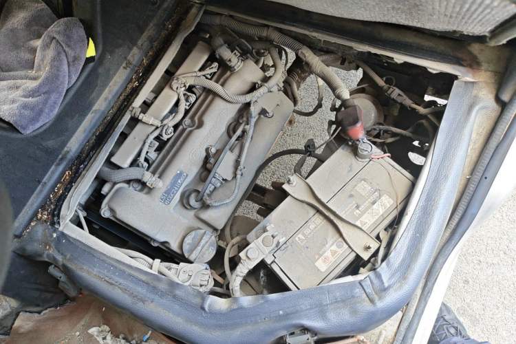 Used Wuling Zhiguang 2015 1.2L Practical LS-I Model Engine Bay Left