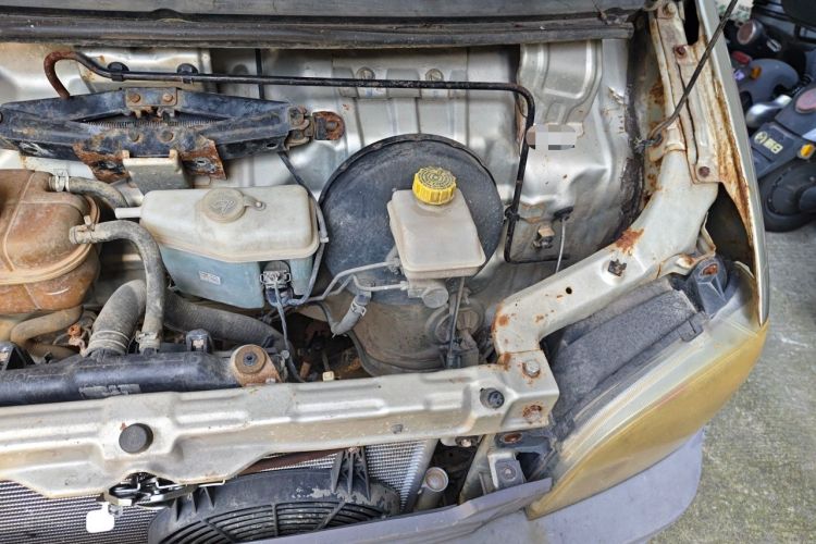 Used Wuling Zhiguang 2015 1.2L Practical LS-I Model Engine Bay Left