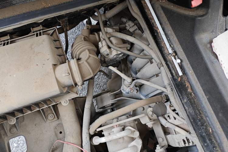 Used Wuling Zhiguang 2015 1.2L Practical LS-I Model Engine Bay Left