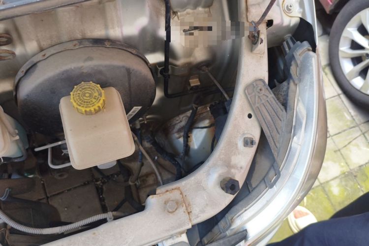 Used Wuling Zhiguang 2015 1.2L S Practical Model LSI Engine Bay Left