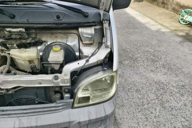 Used Wuling Zhiguang 2015 1.2L Practical LS-I Model Engine Bay Left