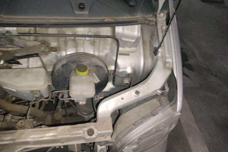 Used Wuling Zhiguang 2015 1.2L Practical LS-I Model Engine Bay Left