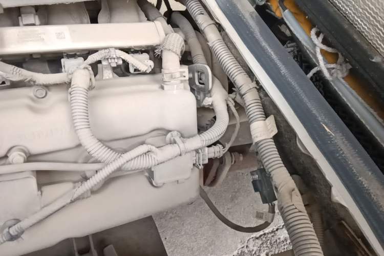 Used Wuling Zhiguang 2015 1.2L Practical LS-I Model Engine Bay Left