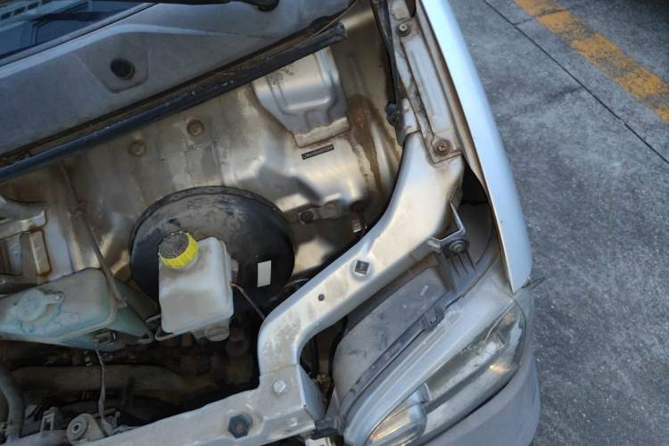 Used Wuling Zhiguang 2015 1.2L Practical LS-I Model Engine Bay Left