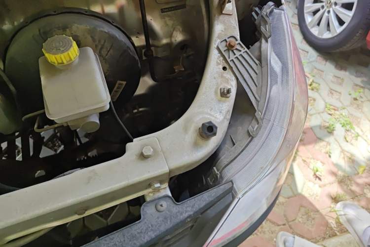 Used Wuling Zhiguang 2015 1.2L S Practical Model LSI Engine Bay Left