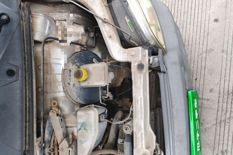 Used Wuling Zhiguang 2015 1.2L Practical LS-I Model Engine Bay Left