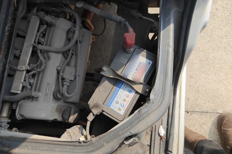Used Wuling Zhiguang 2015 1.2L Practical LS-I Model Engine Bay Left