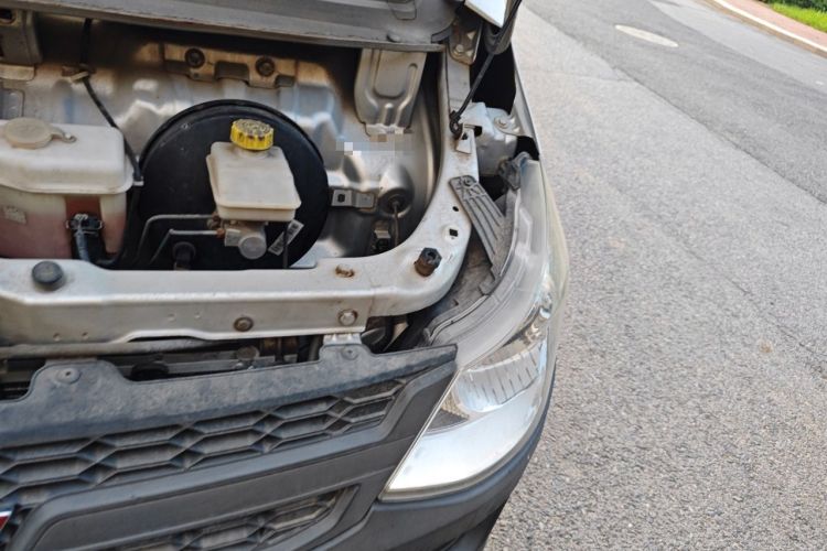 Used Wuling Zhiguang 2015 1.2L Practical LS-I Model Engine Bay Left