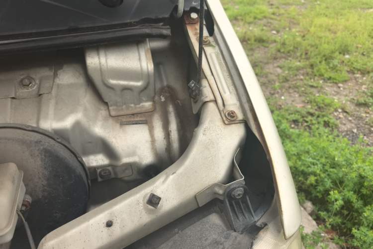 Used Wuling Zhiguang 2015 1.2L Practical LS-I Model Engine Bay Left