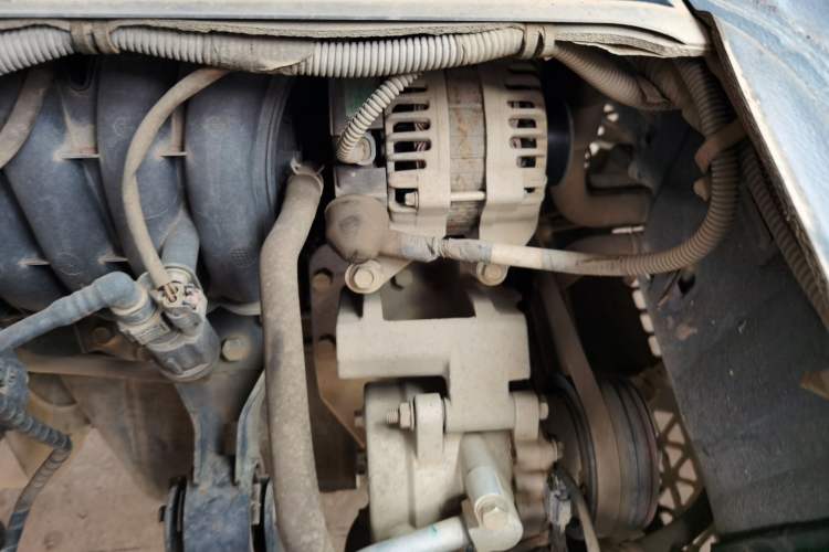 Used Wuling Zhiguang 2015 1.2L S Practical Model LSI Engine Bay Left