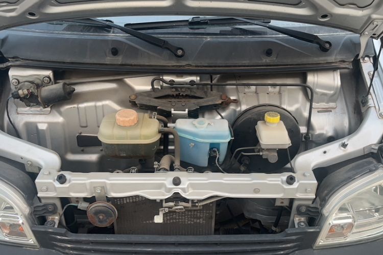 Used Wuling Zhiguang 2015 1.2L Practical LS-I Model Engine Bay