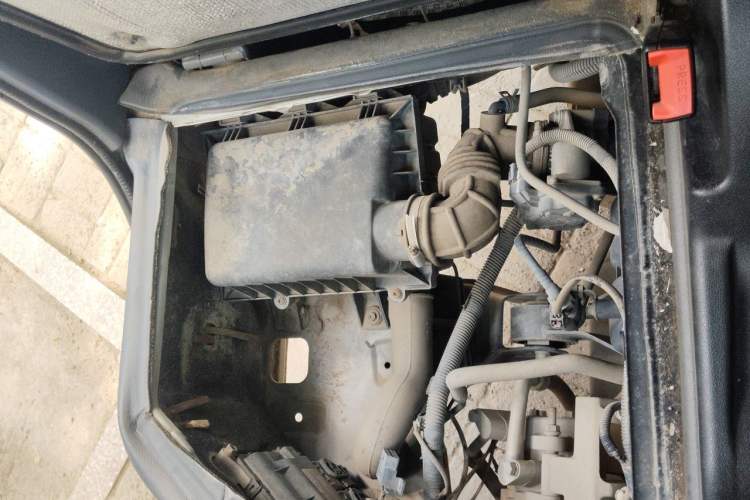 Used Wuling Zhiguang 2015 1.2L Practical LS-I Model Engine Bay Right