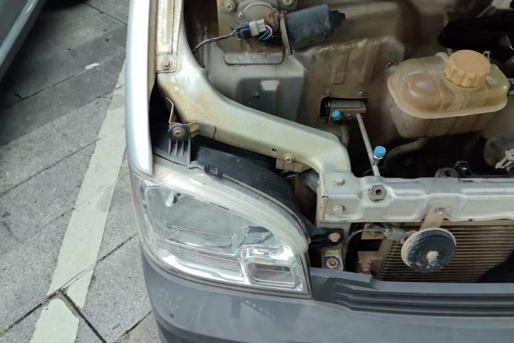 Used Wuling Zhiguang 2015 1.2L Practical LS-I Model Engine Bay Right