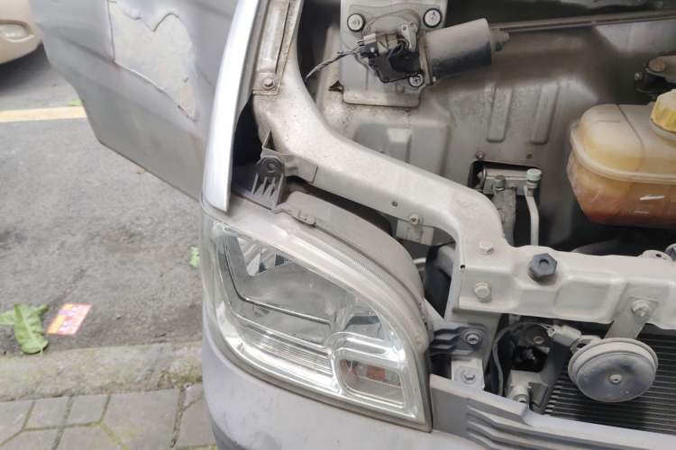 Used Wuling Zhiguang 2015 1.2L Practical LS-I Model Engine Bay Right
