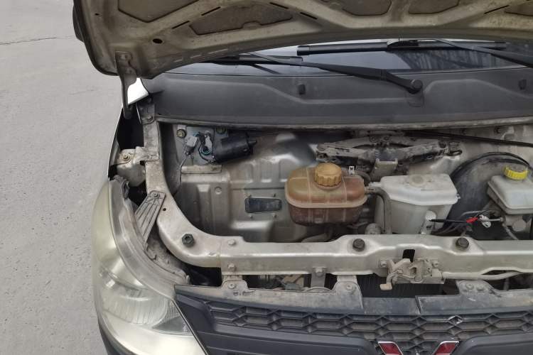 Used Wuling Zhiguang 2015 1.2L S Practical Model LSI Engine Bay Right