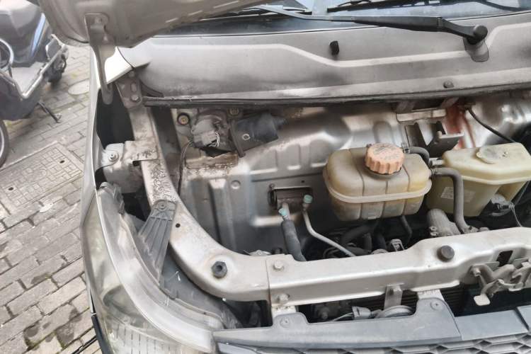 Used Wuling Zhiguang 2015 1.2L S Practical Model LSI Engine Bay Right