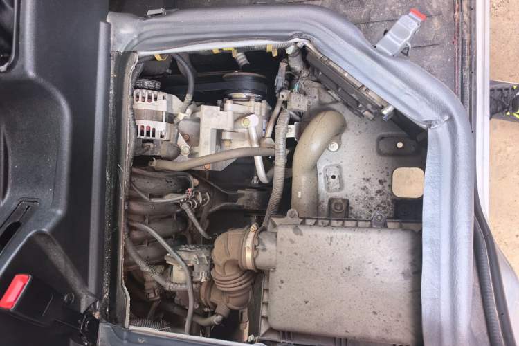 Used Wuling Zhiguang 2015 1.2L Practical LS-I Model Engine Bay Right