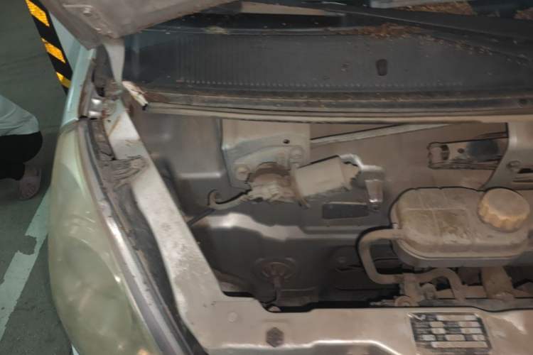 Used Wuling Zhiguang 2015 1.2L Practical LS-I Model Engine Bay Right